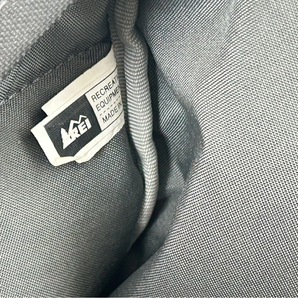 REI Men’s /‎ Unisex Co-op Athletic / Tote Bag | Black & Grey